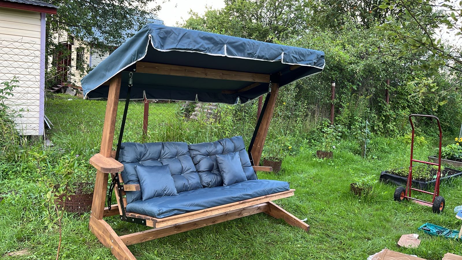 ЛОТ №403 - Садовые трехместные деревянные качели МАЛЬТА сосна с матрасом Серый 5